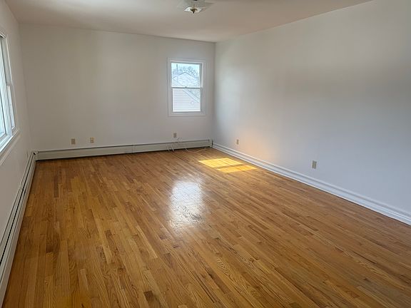 4th image of 219 Manhattan Ave APT 2