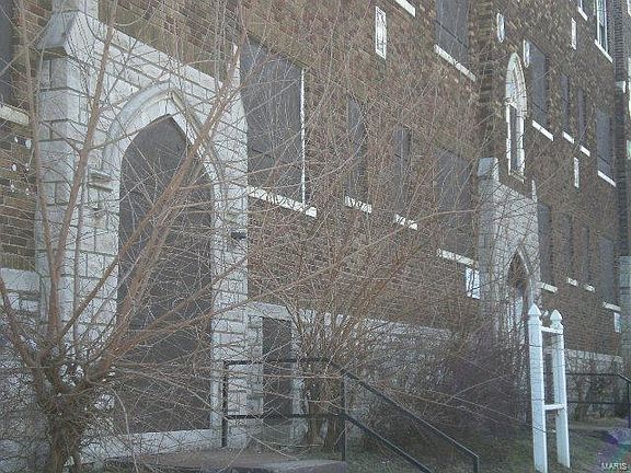 4th image of 4970 Labadie Ave