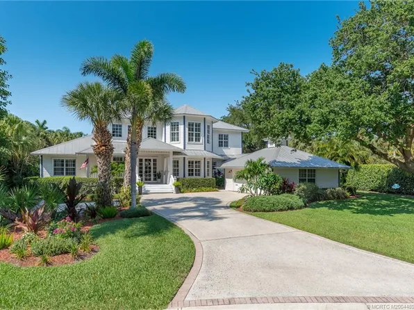 2 Oak Hill Way, Sewalls Pt, FL 34996