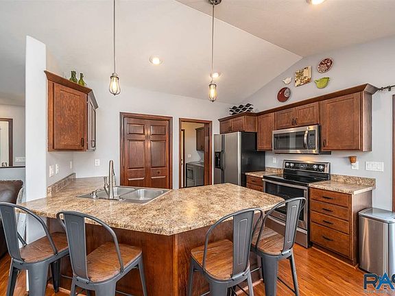 2nd image of 618 Eagle Ave