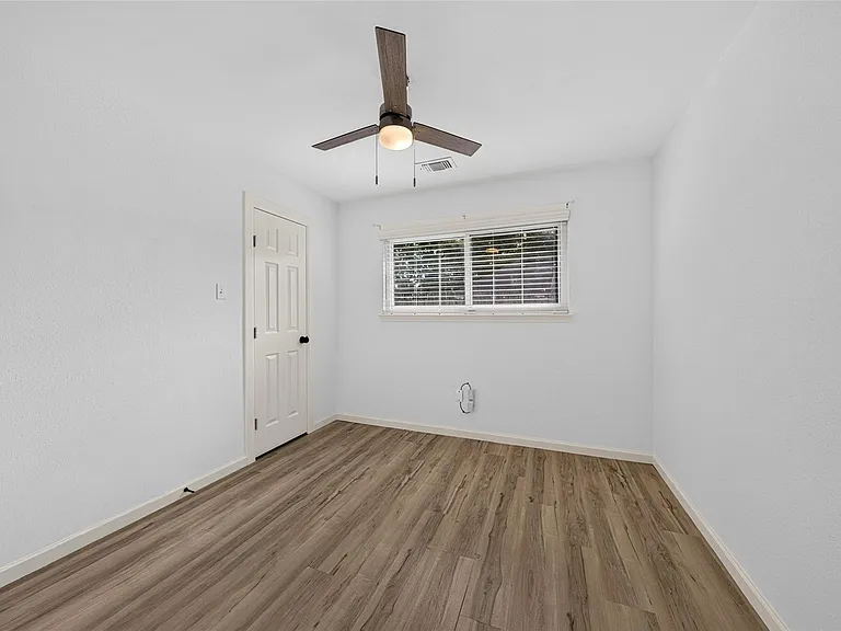 17006 Enchanted Cir E — Photo 22