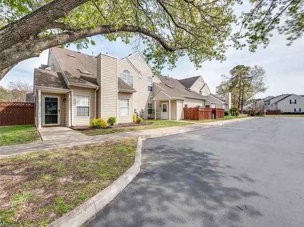 104 Kensington Pl, Yorktown, VA 23693