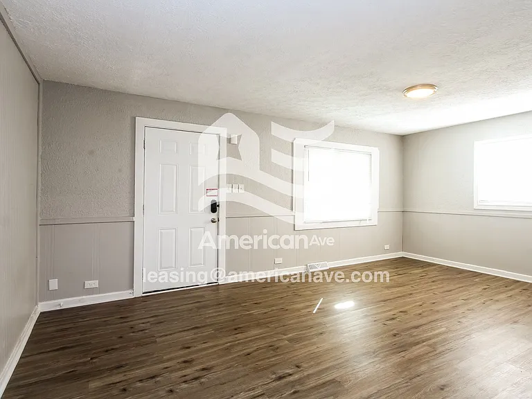 1594826_005_living_room_14105010.jpg
