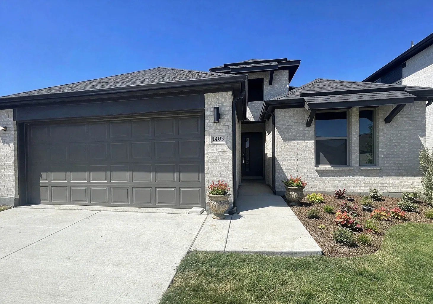 3 bed, 1891 sqft, $2,099 — Photo 1