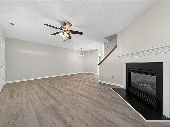 5th image of 2604 Dwight Pl