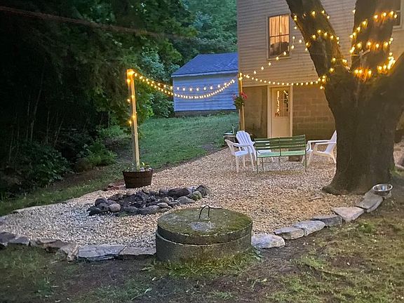 Back yard, shared with downstairs Tentant_s