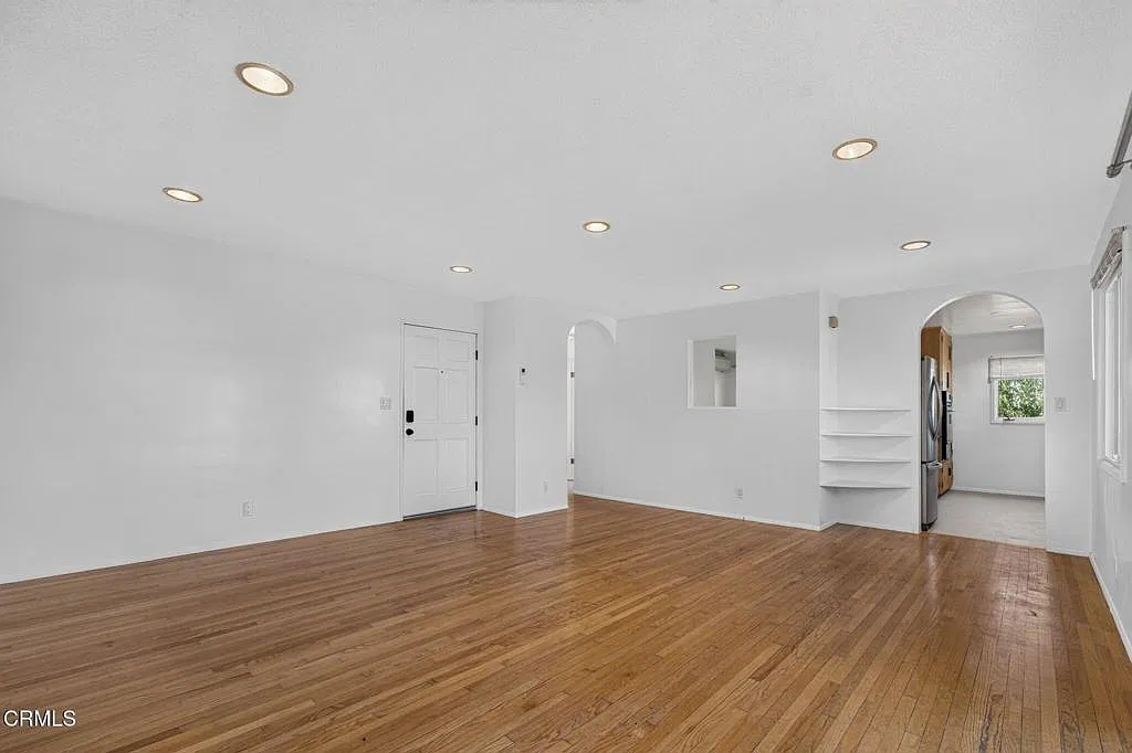 3 bed, 1.0 bath, 1013 sqft, $7,250 — Photo 4