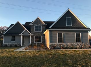 1350 Creek Bend Ct, Rossford, OH 43460