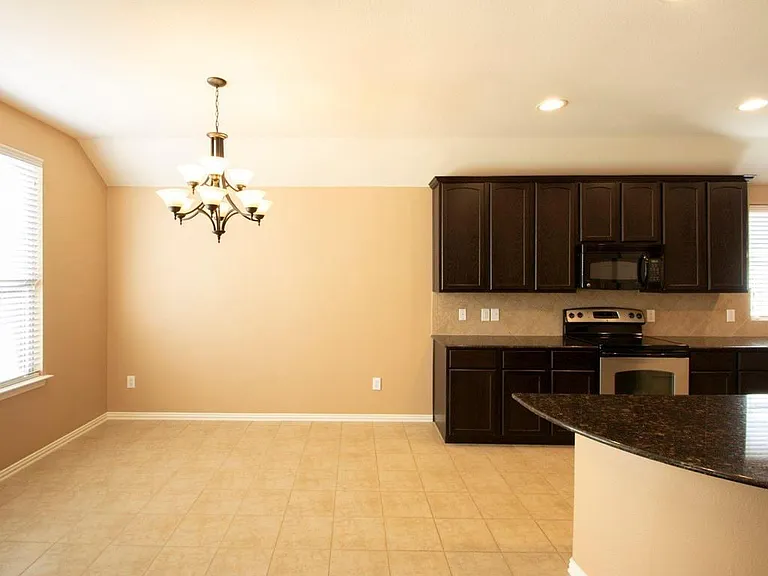 417 Hackberry Dr — Photo 13
