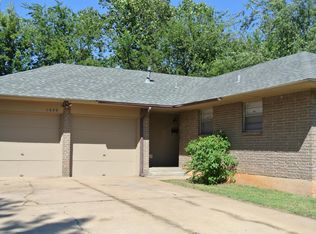 1049 NW 22nd St, Moore, OK 73160
