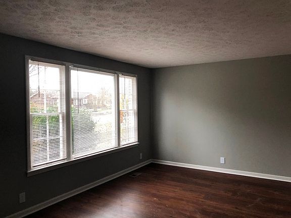 4th image of 1011 Greenwood Ln
