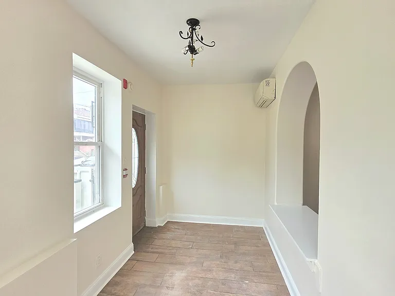 5252 Spruce St #1 — Photo 6