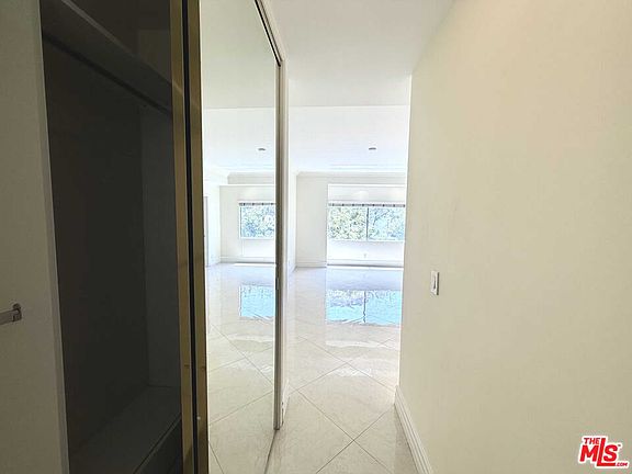 4th image of 121 S Palm Dr #404A