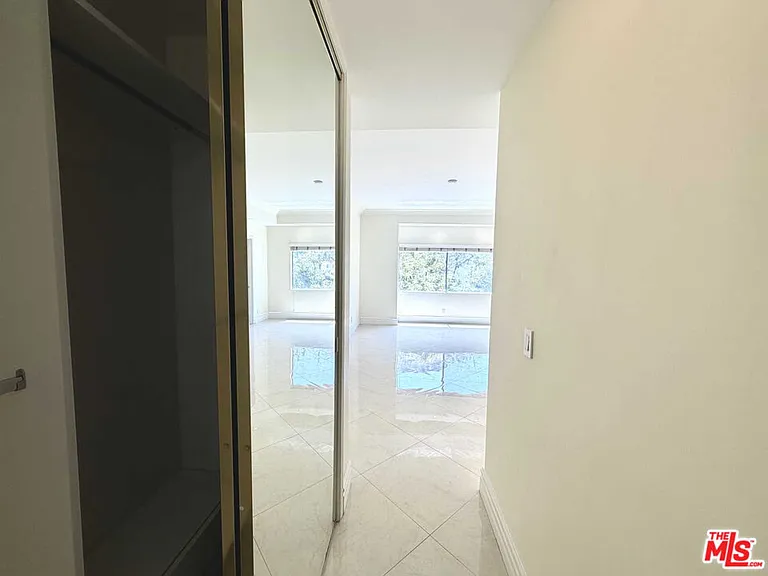 121 S Palm Dr #404A — Photo 4