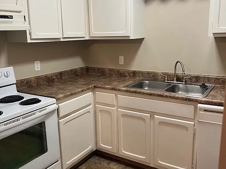 Citadel Apartments — Photo 41
