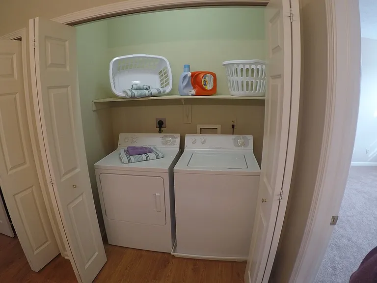 Portledge Commons, 1 and 2 Bedroom apartments, carport, central Lafayette — Photo 16