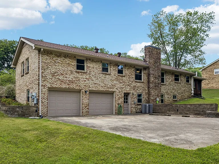 1810 Theresa Dr — Photo 48