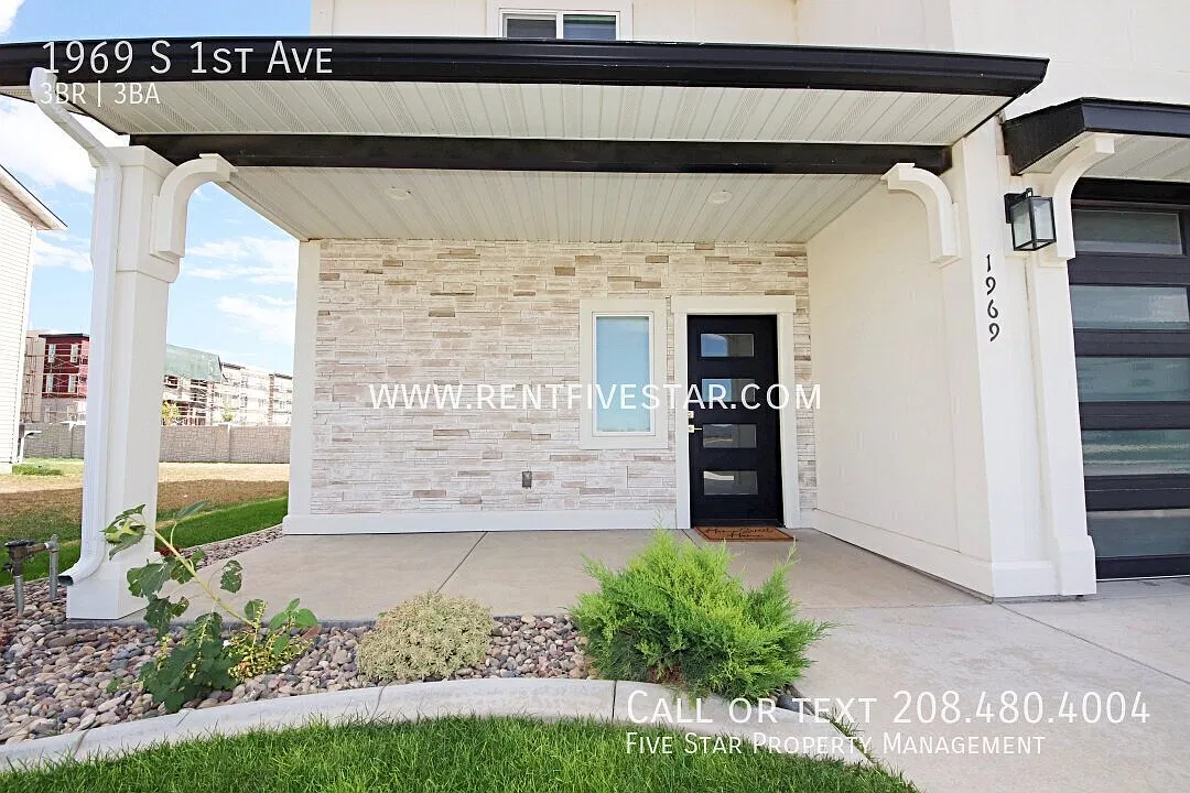 Luxury 3 Bedroom Townhome Built 2024! — Photo 2