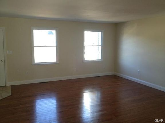 4th image of 22 Bennington Ct