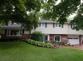 327 Tower View Dr, Green Bay, WI 54301