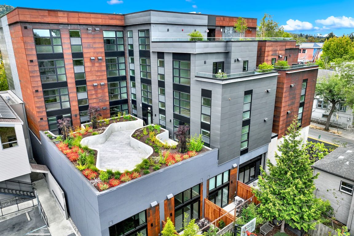Newly built Berkeley apartments on Telegraph Ave modern living in a prime location.