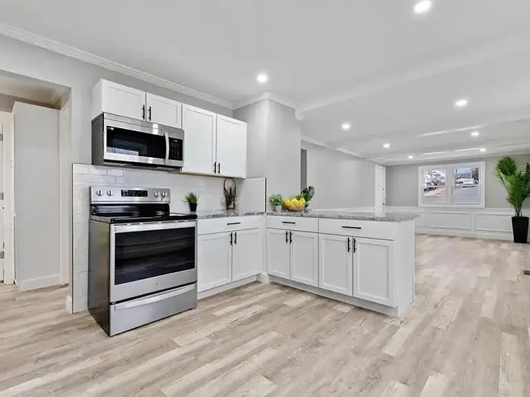 212 Greene St — Photo 13