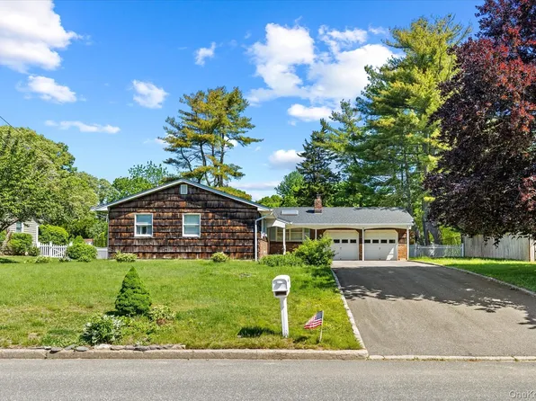 15 Quist Lane, Nesconset, NY 11767