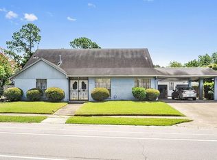 2100 Holiday Dr, New Orleans, LA 70114