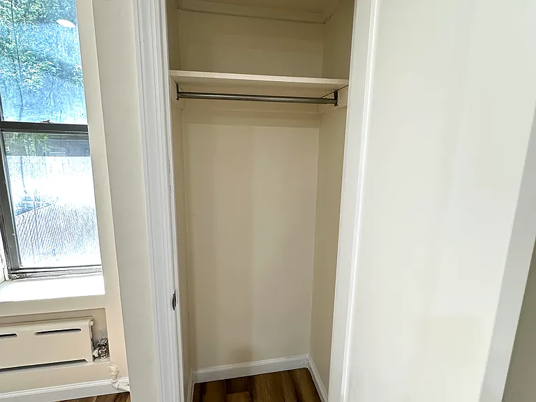 320 E 6th St #1R — Photo 9