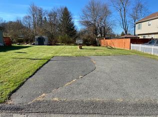 10 Woodsedge Ave, Budd Lake, NJ 07828