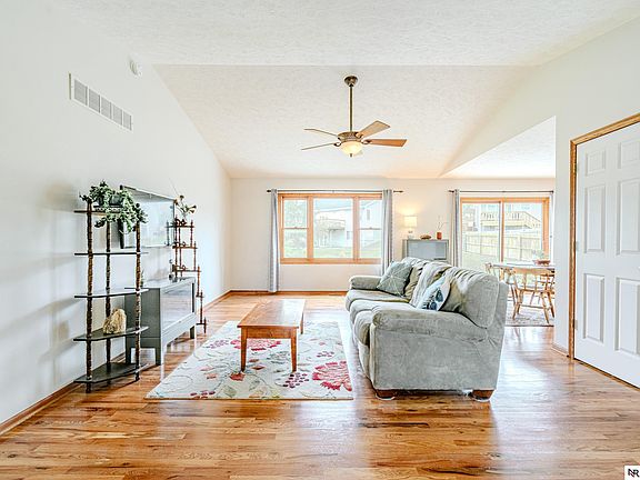 3rd image of 4111 W Leighton Ave