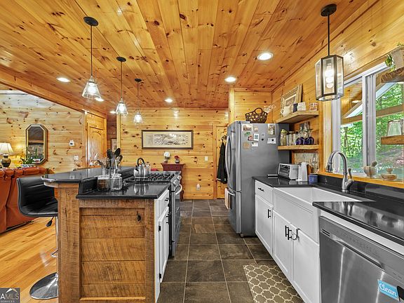 5th image of 557 Walnut Grove Ln