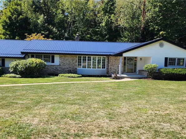 1363 Country Club Dr, Youngstown, OH 44505