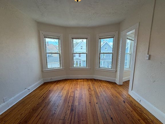 2nd image of 123 Rennell St #2