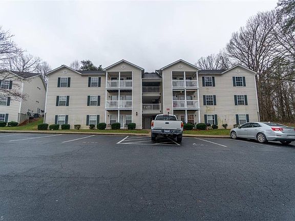 2nd image of 905 Hanahan Ct Unit 3B