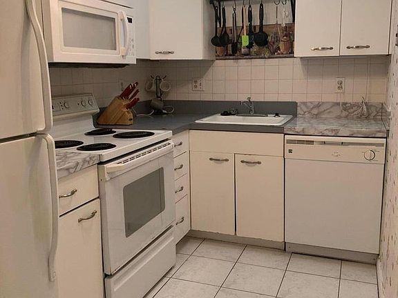 3rd image of 644 NW 13th St APT 35