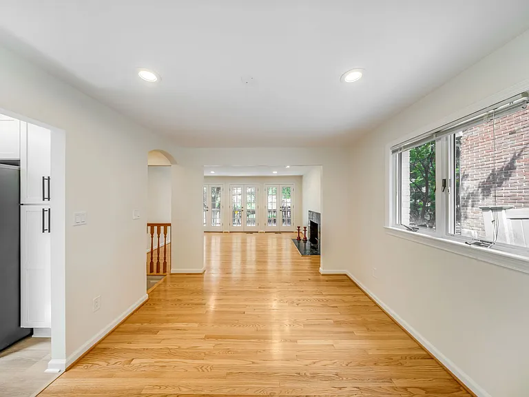 2933 Arizona Ave NW — Photo 9