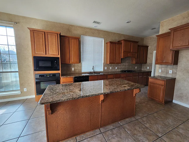 2818 Independence Dr — Photo 6