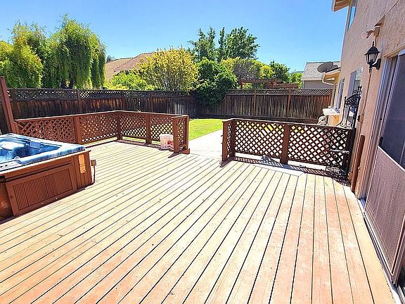 Backyard Deck with Jacuzzi