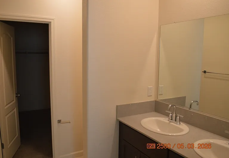 4220 Freemark Ave — Photo 11