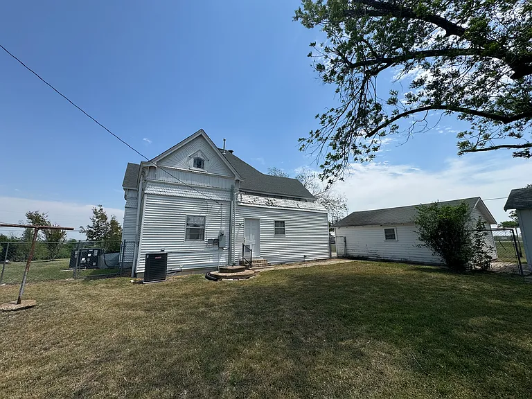 1100 Symes St — Photo 19
