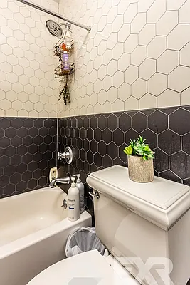 Rented by EXR | media 9