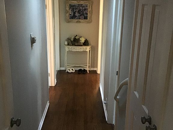 2nd image of 1717 Greenwood Dr