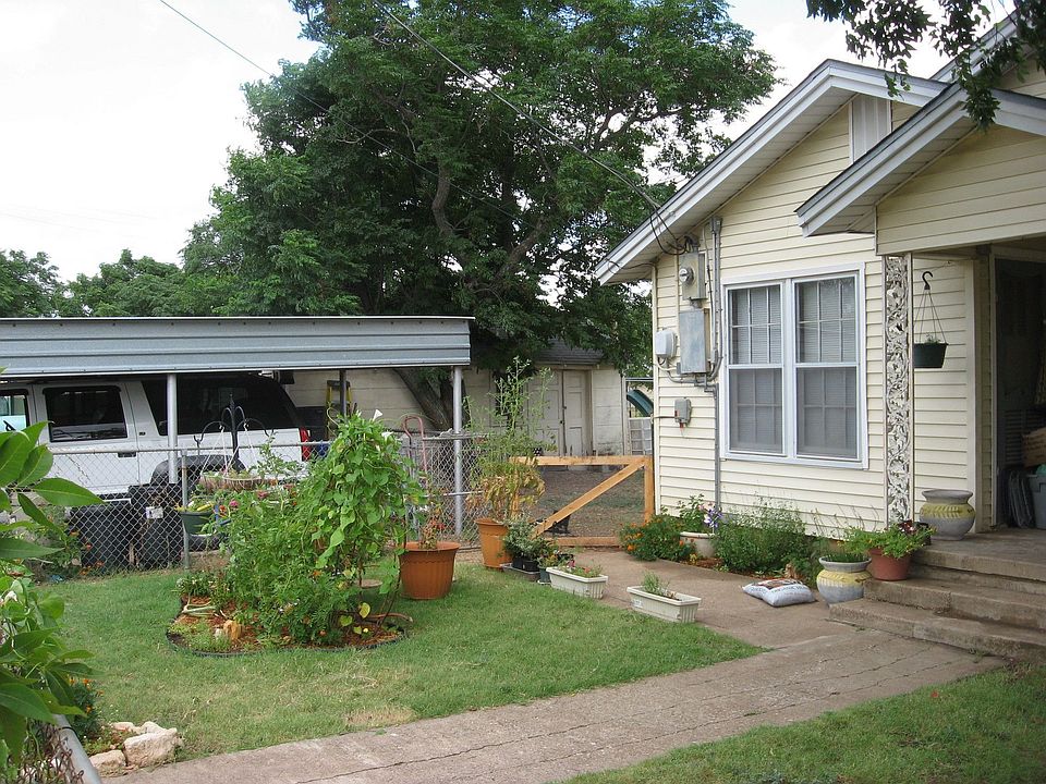 2nd image of 513 E Cougar Ln