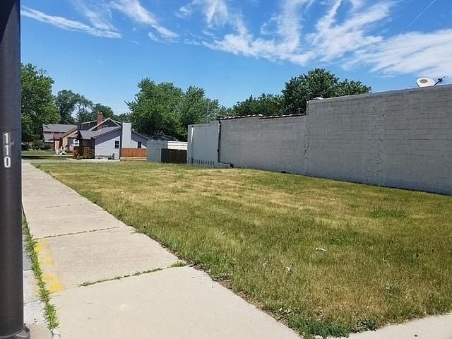 2nd image of 3642 Ridge Rd