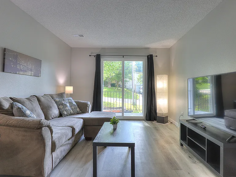 2480 N Graceland Ave #5 — Photo 14