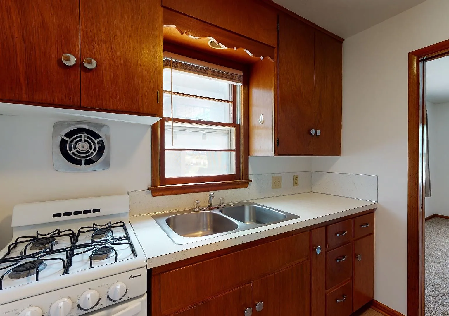 210 Campus Ave — Photo 3