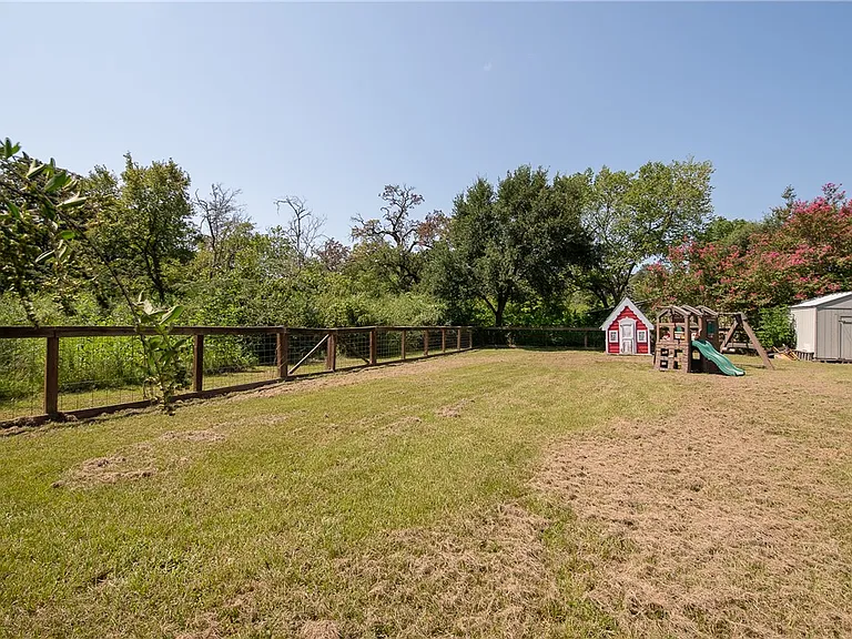 709 Inwood Dr — Photo 23