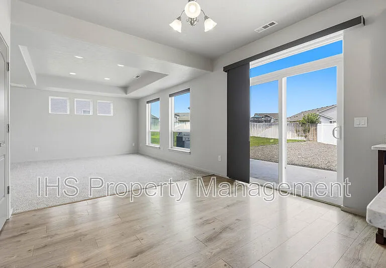 5814 Sidon Ln — Photo 8