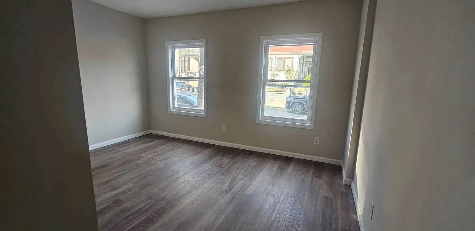 3 bed, 850 sqft, $2,200 — Photo 2